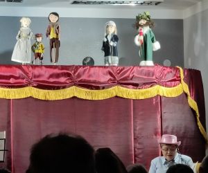 Występ teatrzyku kukiełkowego.