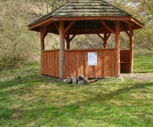 Plakat przy grodzisku w Gródku