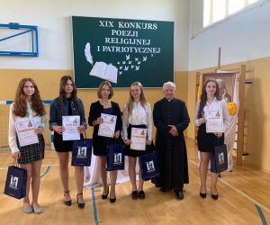 Laureaci konkursu z Przewodniczącym Komisji Konkursowej