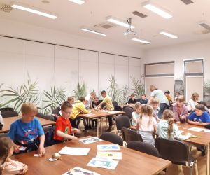 Po obejrzanej prezentacji dzieci wykonują zadanie w grupach