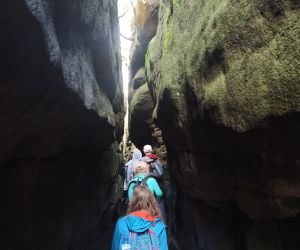 Urokliwe przejście w labiryncie. 