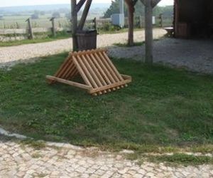 Stojak na rowery przy wieży w Gródku