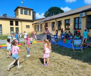 Gry, zabawy i animacje na świeżym powietrzu.