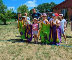 Gry, zabawy i animacje na świeżym powietrzu.