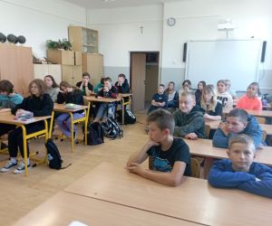 Dzieci słuchają ballady 