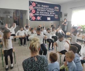 Taniec w wykonaniu najmłodszych uczniów naszej szkoły