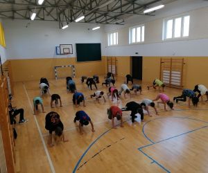 Uczniowie podczas ćwiczeń