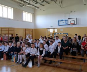 Widownia, uczniowie naszej szkoły oraz przedstawiciele Rady Rodziców