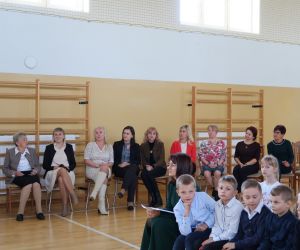 Grono Pedagogiczne, pracownicy szkoły oraz honorowy gość