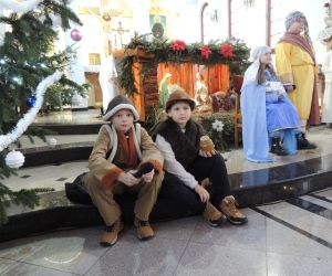 Pastuszkowie na tle szopki