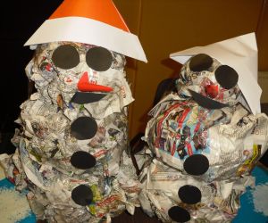 Zdjęcie przedstawia rzeźby papierowe.