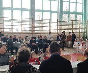 Pani Dyrektor wita przybyłych Gości