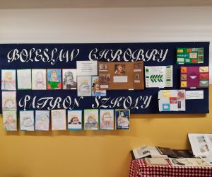 Lapbooki na szkolnej gazetce poświęconej Bolesławowi Chrobremu