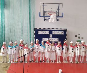 Wśród bałwanków można było dostrzec panią Zimę