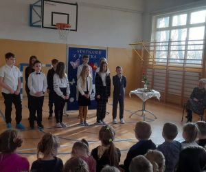 Dzieci recytują wiersze