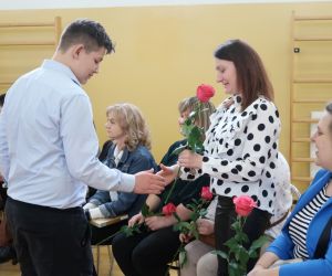 Życzenia i kwiaty dla pań z Rady Rodziców
