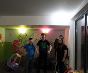 Uczniowie w Sali zabaw wspominają młodsze lata