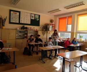 .Matematyka w kl. 5 prowadzona przez uczennicę kl. 8