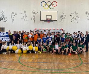 Uczestnicy turnieju na wspólnym zdjęciu