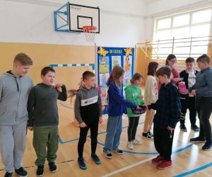 Uczniowie klasy V nagrodzeni za pracę plastyczną o wiośnie