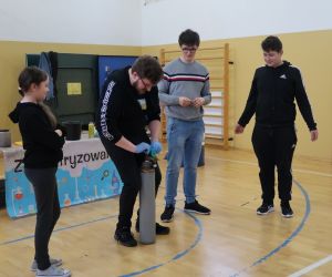 Napełnienie balonów helem