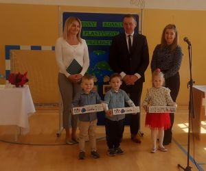 Wręczenie nagród dla dzieci w kategorii 3- i 4-latki