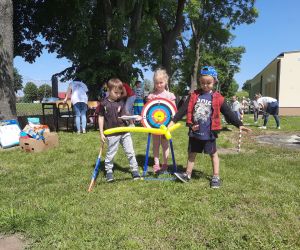 Przedszkolaki podczas wspólnej zabawy
