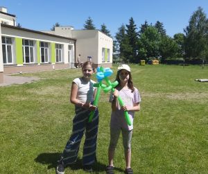 Dziewczynki z kwiatami z balonów