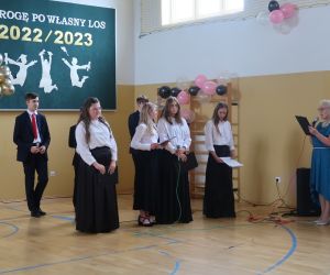  Wychowawczyni Agnieszka Kaczyńska, dziękuje i gratuluje wychowankom oraz ich rodzicom.