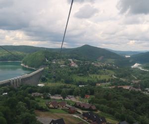 Podziwianie pięknych  widoków z wagoników.