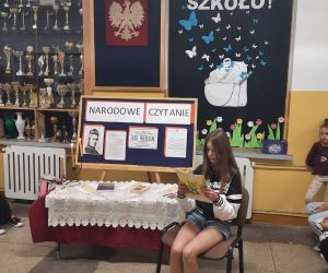 Uczennica czyta list Pana Prezydenta RP Andrzeja Dudy