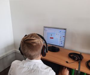 Uczeń projektuje w Tinkercad