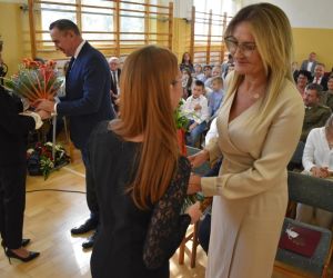 Panie z Rady Rodziców składają podziękowania Pani Dyrektor oraz Panu Wójtowi
