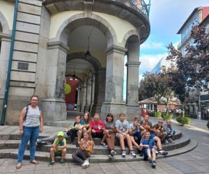 Uczniowie na starówce w Bradze