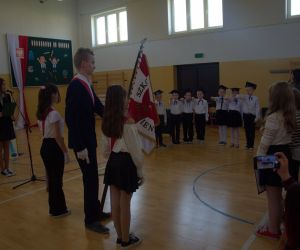  Ślubowanie uczniów  klasy pierwszej na Sztandar Szkoły