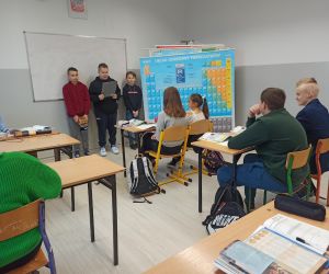 Asystenci przeprowadzający egzamin