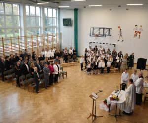 Uczestnicy uroczystości w czasie mszy św.