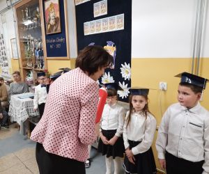 Pani Dyrektor pasuje ucznia