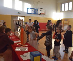 Andrzejkowe atrakcje- wróżenie i tańce