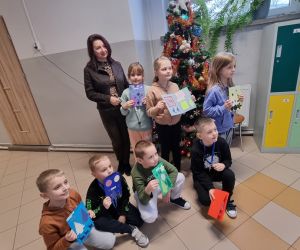 Zdjęcie grupowe klasy 1 z wychowawca