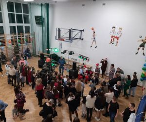 wręczanie upominków przez Mikołaja