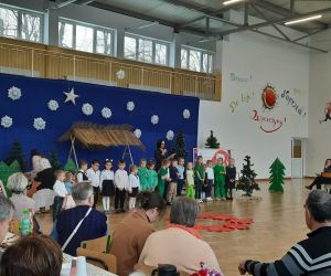 Pani Dyrektor wita przybyłych gości