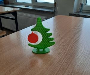 Choinka 3D z ruchomą bombką