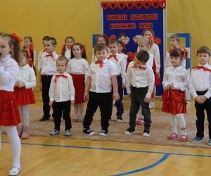 Zaprezentowanie wierszy dla Babć i Dziadziów