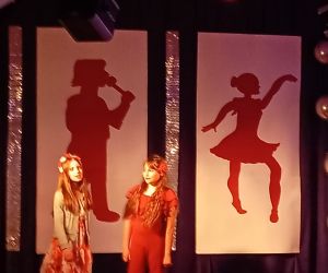 Dziewczynki śpiewają