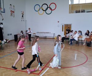 Uczennice podczas części artystycznej