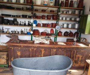 Wnętrze sklepu z dawnych czasów