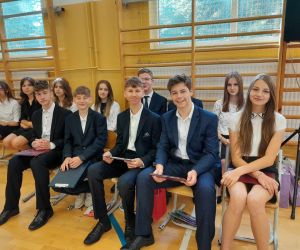 Grupa tegorocznych absolwentów szkoły