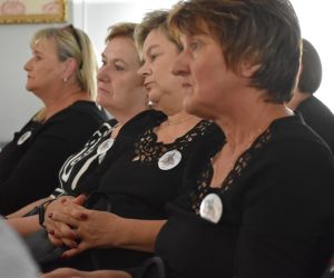 Na zdjęciu widoczne są cztery kobiety.