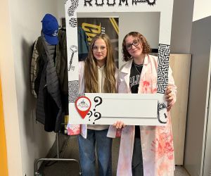 Uczennice z fotoramką